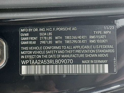 Certified 2024 Porsche Macan Turbo AWD/4WD image 34