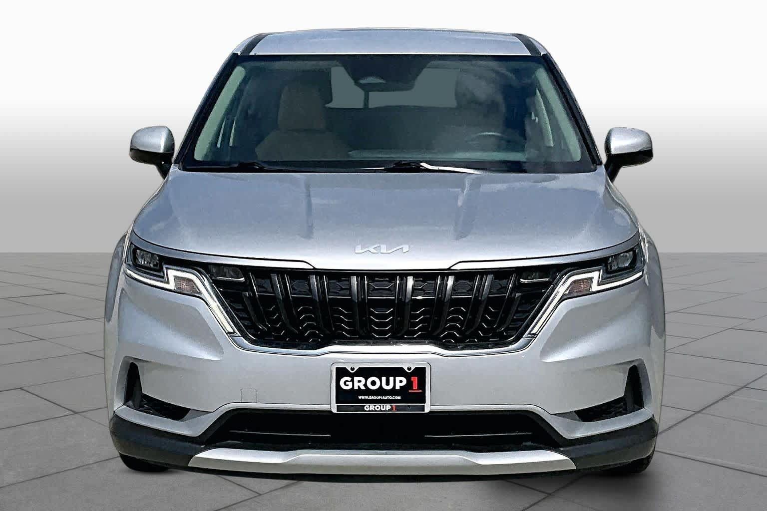 Used 2022 Kia Carnival LX FWD image 4