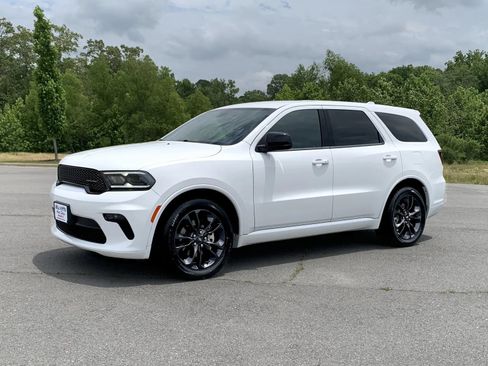 Used 2022 Dodge Durango SXT w/ Blacktop Package RWD image 3
