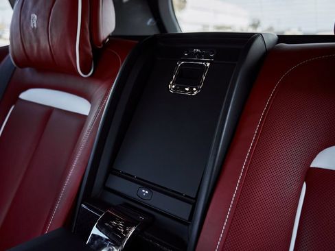 Used 2024 Rolls-Royce Cullinan Black Badge w/ Dark Exterior Package AWD/4WD image 63
