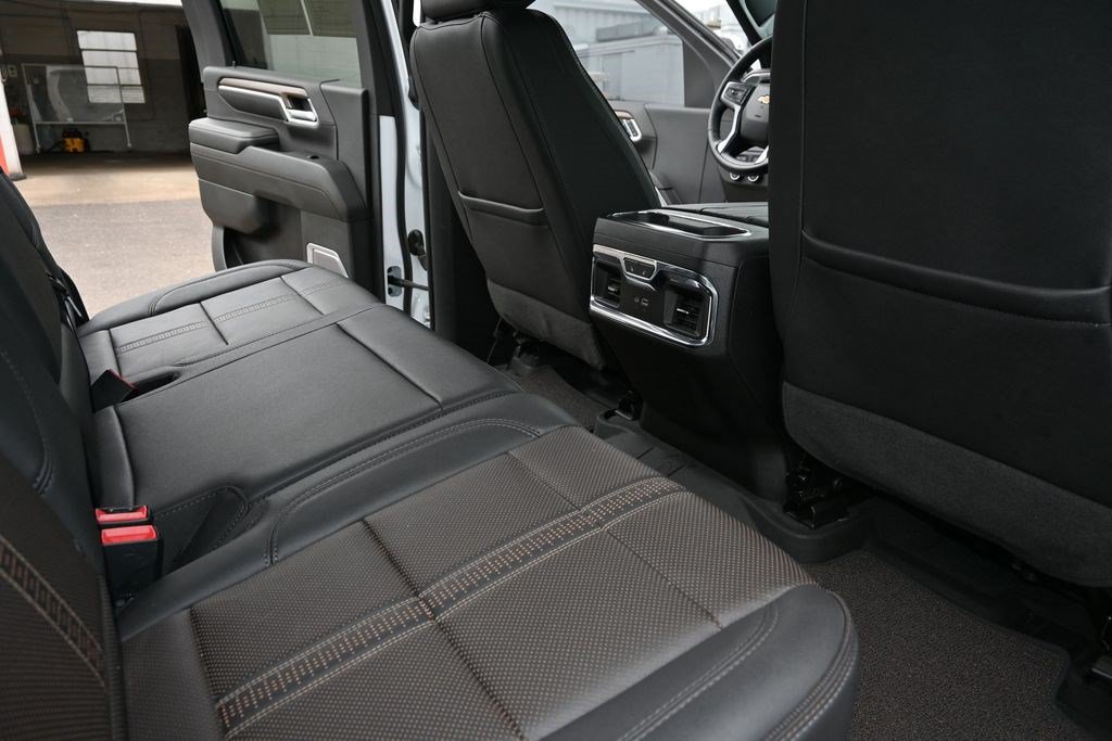 Used 2024 Chevrolet Silverado 2500 High Country w/ High Country Premium Package AWD/4WD image 11