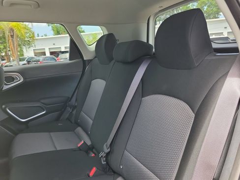 Used 2025 Kia Soul LX w/ LX Technology Package FWD image 10