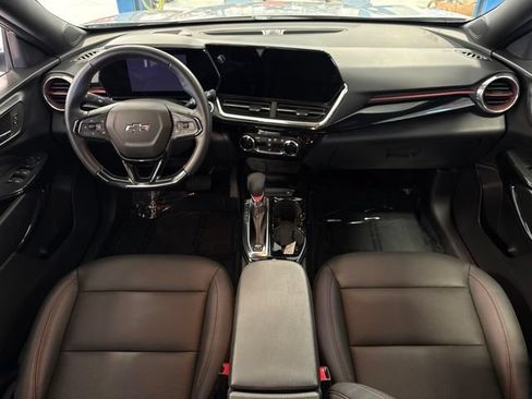 Used 2025 Chevrolet Trax RS w/ Sunroof Package FWD image 13