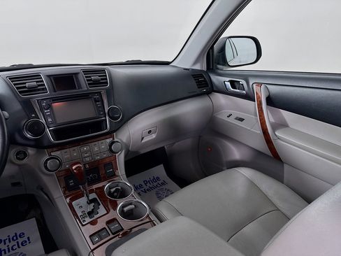 Used 2013 Toyota Highlander Limited AWD/4WD image 25