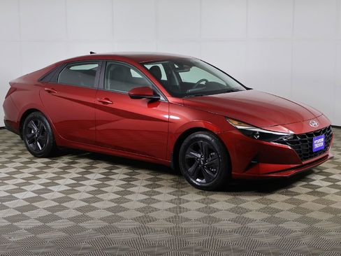 Used 2023 Hyundai Elantra SEL FWD image 2
