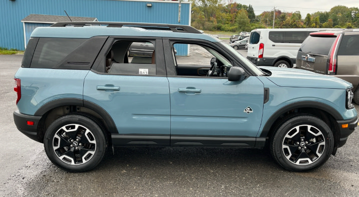 Used 2023 Ford Bronco Sport Outer Banks w/ Tech Package AWD/4WD image 4