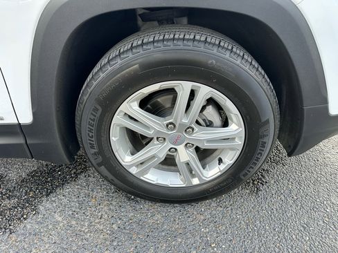 Used 2024 GMC Terrain SLE w/ Driver Convenience Package image 25