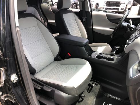 Used 2019 Chevrolet Equinox LT w/ Driver Convenience Package AWD/4WD image 4
