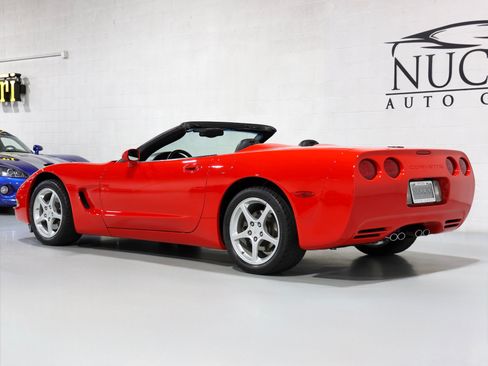 Used 2004 Chevrolet Corvette Convertible w/ Preferred Equipment Group RWD image 7