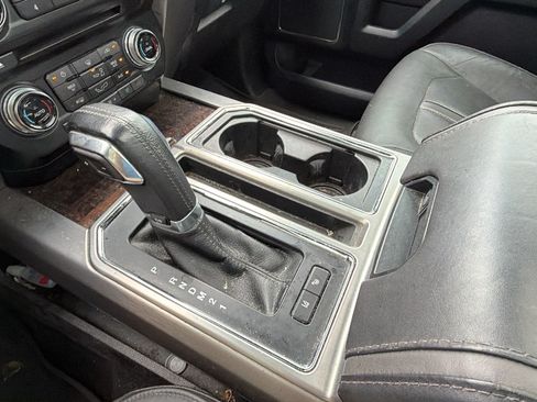 Used 2015 Ford F150 Platinum w/ Equipment Group 701A Luxury AWD/4WD image 30