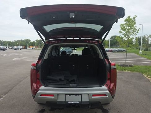 Used 2023 Nissan Pathfinder SL w/ SL Premium Package AWD/4WD image 10