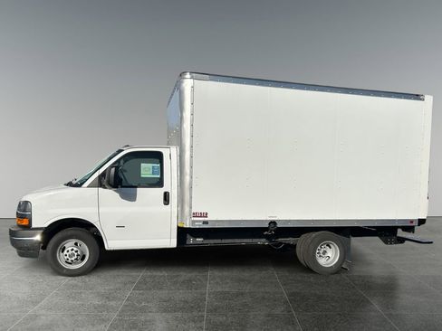 New 2025 Chevrolet Express 3500 Work Van w/ Power Convenience Package image 4