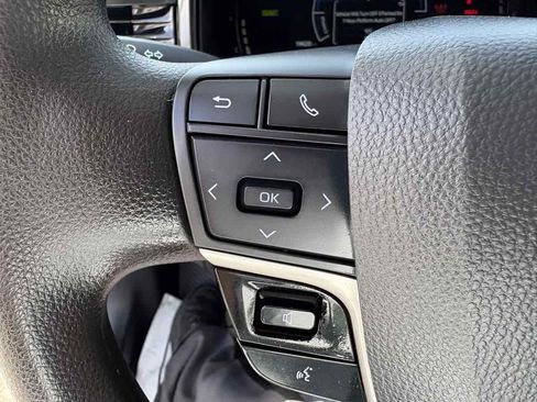 Used 2025 Toyota Camry LE image 28