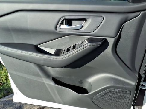 Certified 2026 Nissan Rogue SV image 7