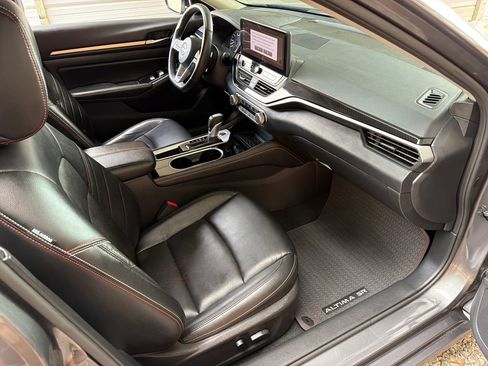 Used 2024 Nissan Altima 2.5 SR w/ SR Premium Package FWD image 27