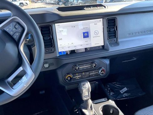 New 2025 Ford Bronco 4-Door image 7