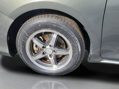 Used 2012 Toyota Camry LE image 10