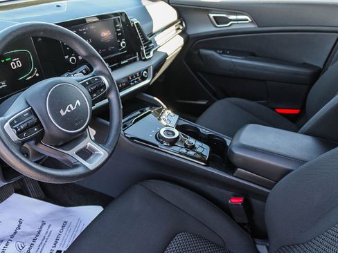 Used 2023 Kia Sportage LX image 18