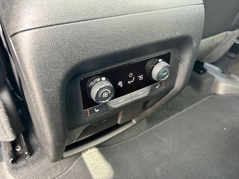 Used 2024 Chevrolet Traverse RS image 36