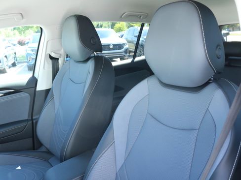 New 2025 Volkswagen Tiguan SE image 14