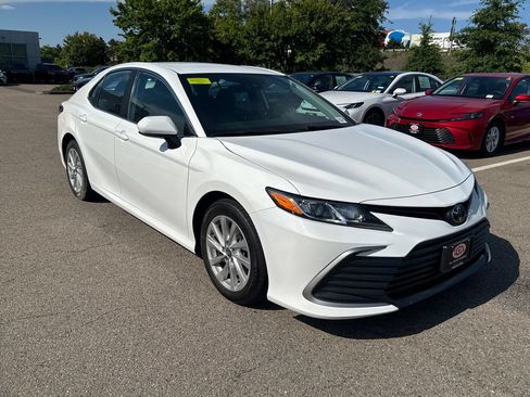 Used 2023 Toyota Camry LE AWD/4WD image 9