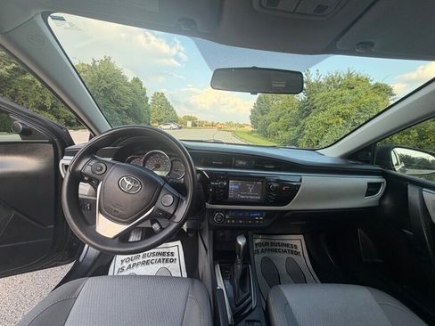 Used 2016 Toyota Corolla LE FWD image 12