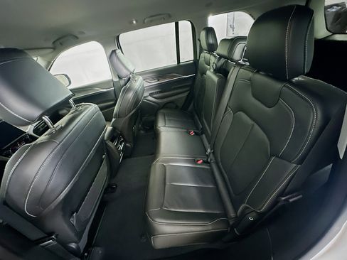 Used 2023 Jeep Grand Cherokee Limited image 27
