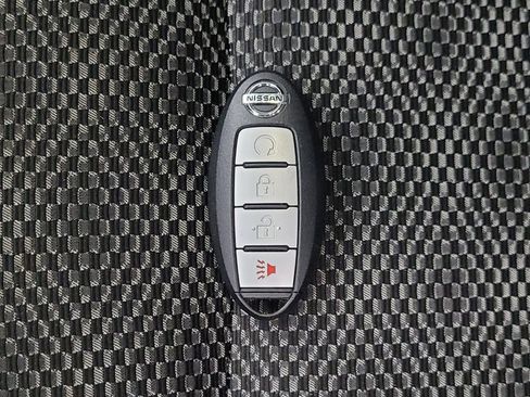 Used 2018 Nissan Rogue Sport SV w/ SV Technology Package AWD/4WD image 32