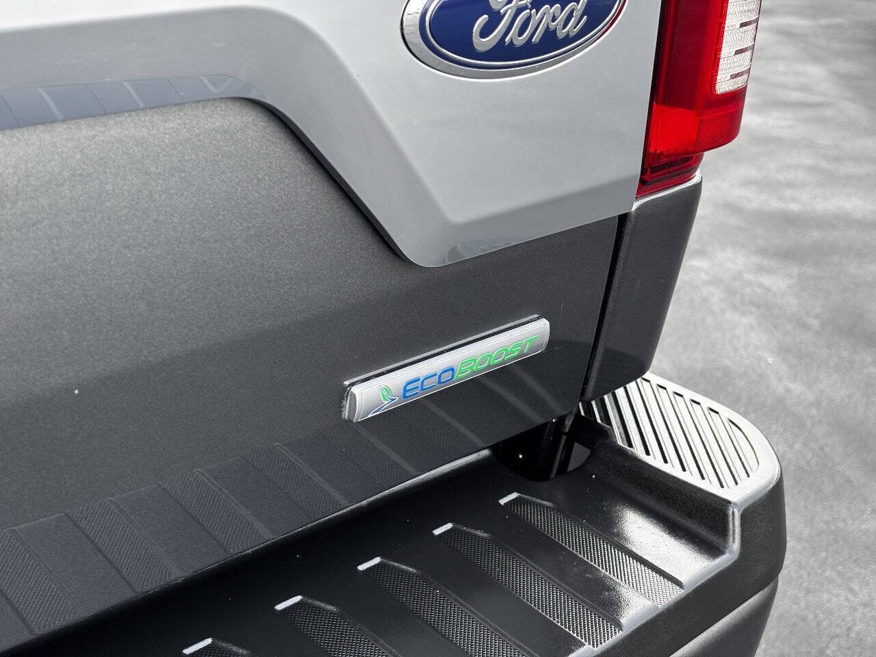 Used 2018 Ford F150 Platinum w/ Equipment Group 701A Luxury AWD/4WD image 12