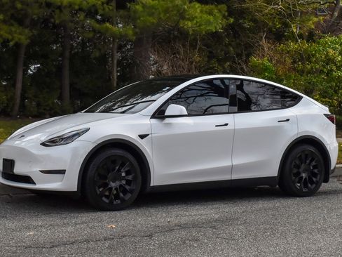 Used 2021 Tesla Model Y Long Range image 2