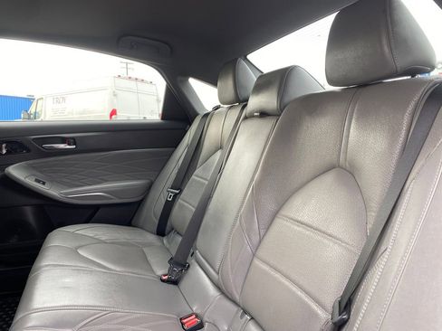Used 2021 Toyota Avalon Limited image 15