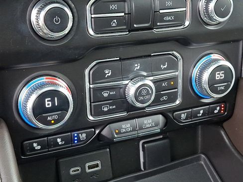 Used 2023 GMC Yukon XL SLT w/ SLT Luxury Package AWD/4WD image 18
