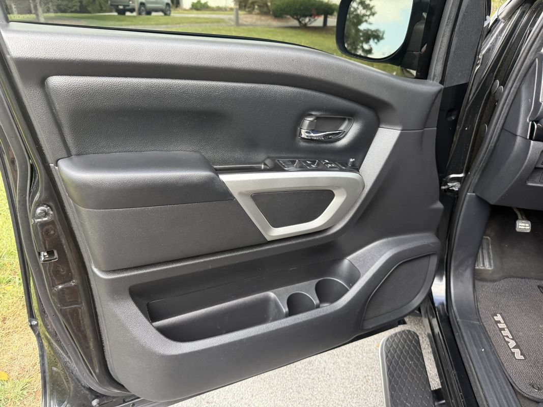 Used 2019 Nissan Titan SV RWD image 15