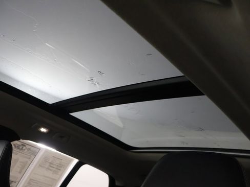 Used 2024 Volvo XC40 B5 Plus image 22