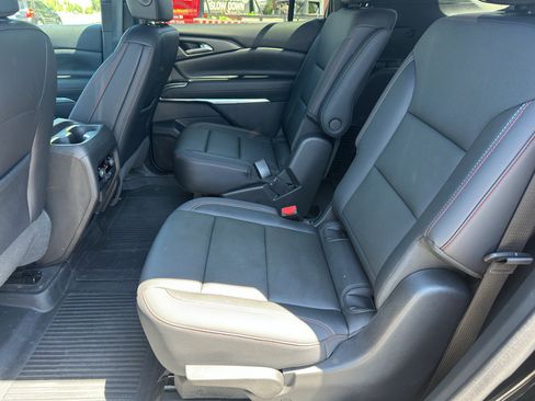 Used 2025 Chevrolet Traverse Z71 w/ LPO, Floor Liner Package AWD/4WD image 18
