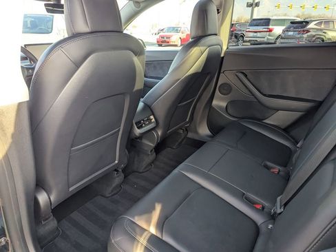 Used 2022 Tesla Model Y Long Range image 27