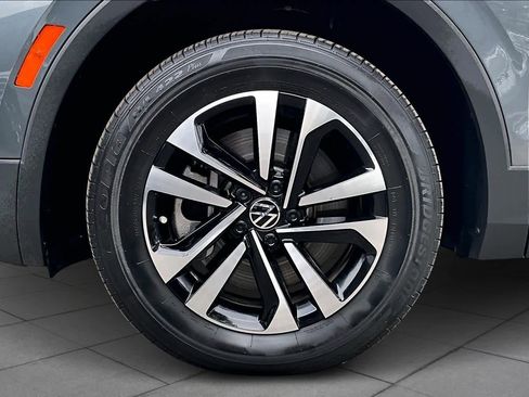 Certified 2022 Volkswagen Tiguan S image 11