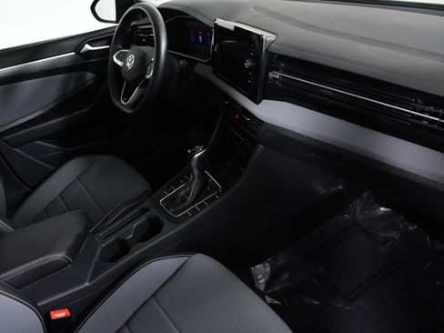 Used 2025 Volkswagen Jetta SE image 27