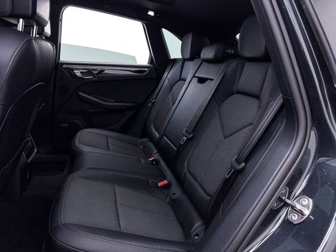 Used 2024 Porsche Macan image 40