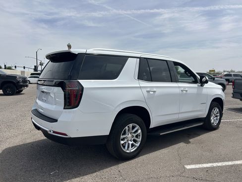 Used 2025 Chevrolet Tahoe LS RWD image 4