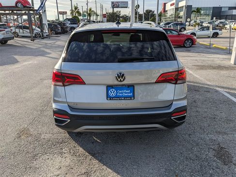 Certified 2023 Volkswagen Taos SE image 7