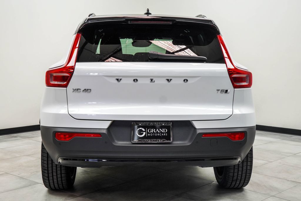 Used 2021 Volvo XC40 T5 R-Design w/ Protection Package Premier AWD/4WD image 11