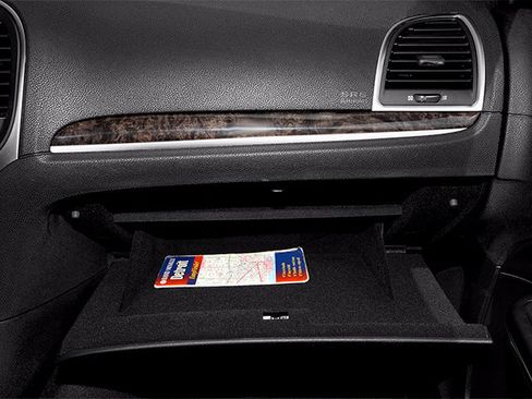 Used 2014 Chrysler 300 RWD image 18