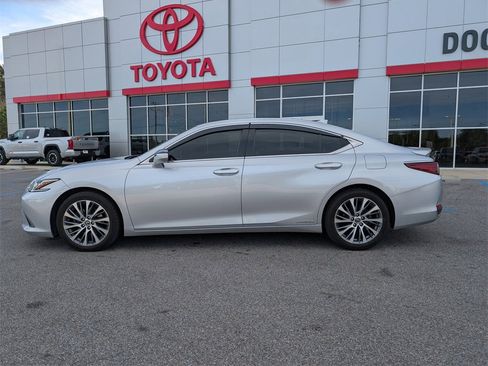 Used 2019 Lexus ES 300h image 2