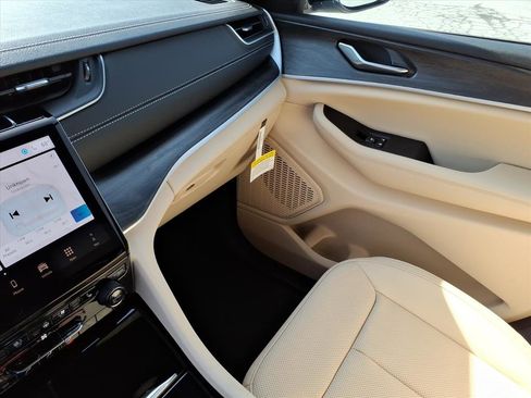 New 2025 Jeep Grand Cherokee L Limited w/ Luxury Tech Group II image 16