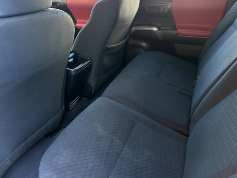 Used 2022 Toyota Tacoma TRD Off-Road image 11