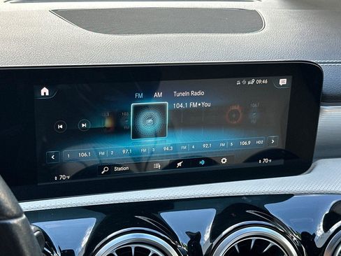 Used 2020 Mercedes-Benz CLA 250 image 16