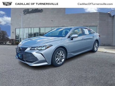 Used 2019 Toyota Avalon XLE w/ Moonroof Package FWD image 1