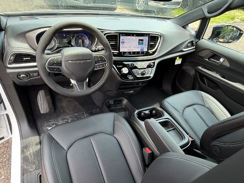 New 2027 Chrysler Pacifica Select FWD image 20