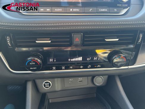 Used 2021 Nissan Rogue SV image 41